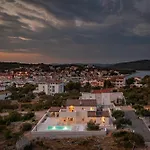 Royal Stone With Pool, 350m From