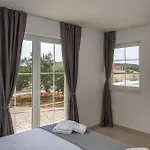 Royal Stone With Pool, 350m From Βίλα *