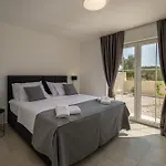 Royal Stone With Pool, 350m From Βίλα