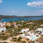 Royal Stone With Pool, 350m From *