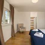 Βίλα Royal Stone With Pool, 350m From