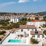 Royal Stone With Pool, 350m From Βίλα Jezera