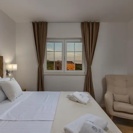 Royal Stone With Pool, 350m From Villa *