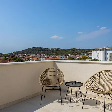 Royal Stone With Pool, 350m From Villa Jezera