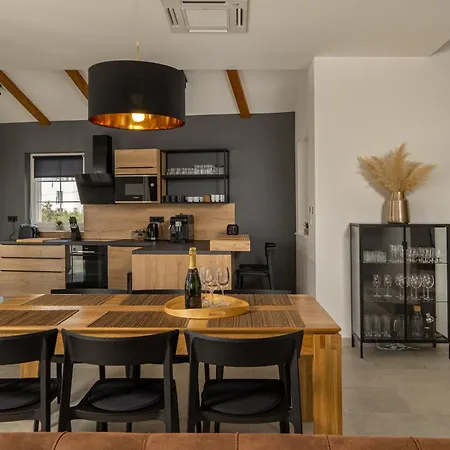 Royal Stone With Pool, 350m From * Jezera