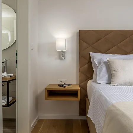 Royal Stone With Pool, 350m From Villa Jezera