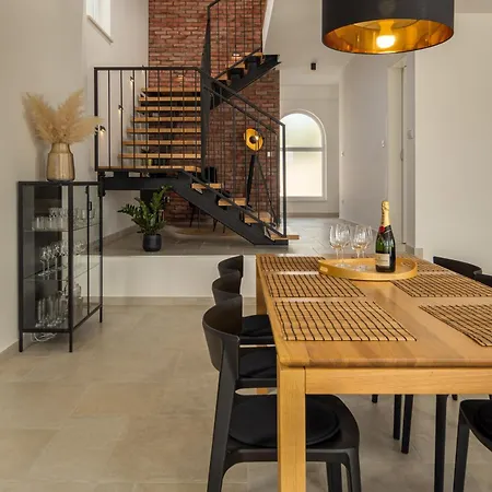 Villa Royal Stone With Pool, 350m From