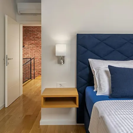 Royal Stone With Pool, 350m From Villa Jezera