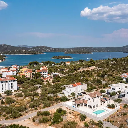 Royal Stone With Pool, 350m From *