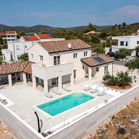 Royal Stone With Pool, 350m From * Jezera