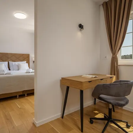 Royal Stone With Pool, 350m From