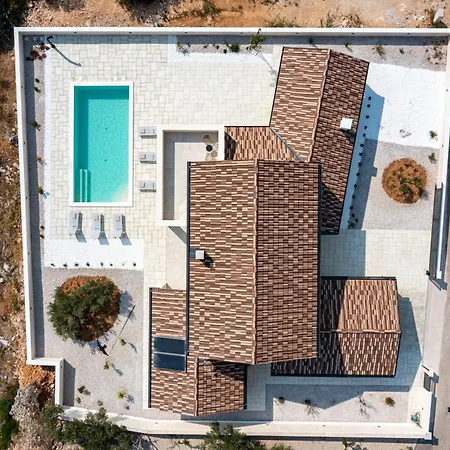 Royal Stone With Pool, 350m From Villa