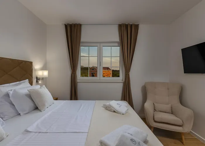 Royal Stone With Pool, 350m From Villa *