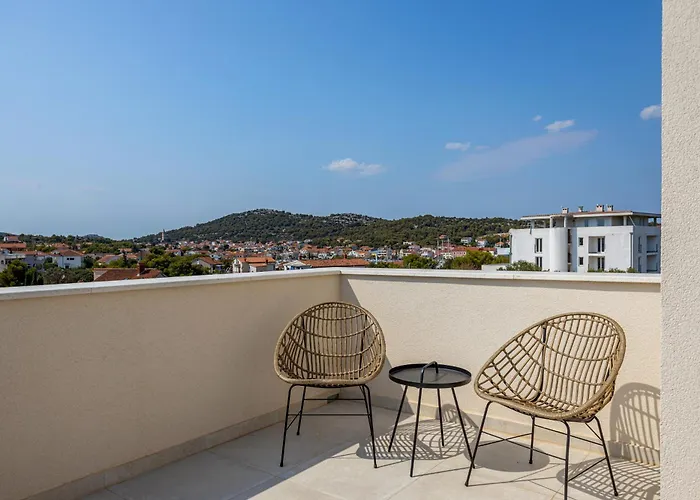 Royal Stone With Pool, 350m From Villa Jezera