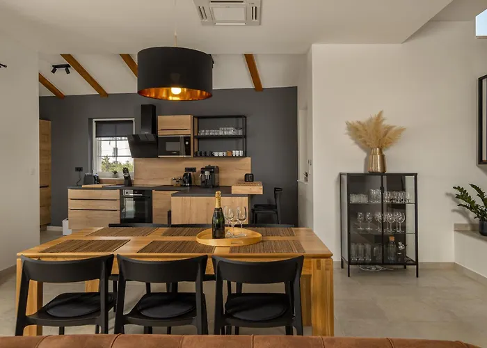 Royal Stone With Pool, 350m From * Jezera