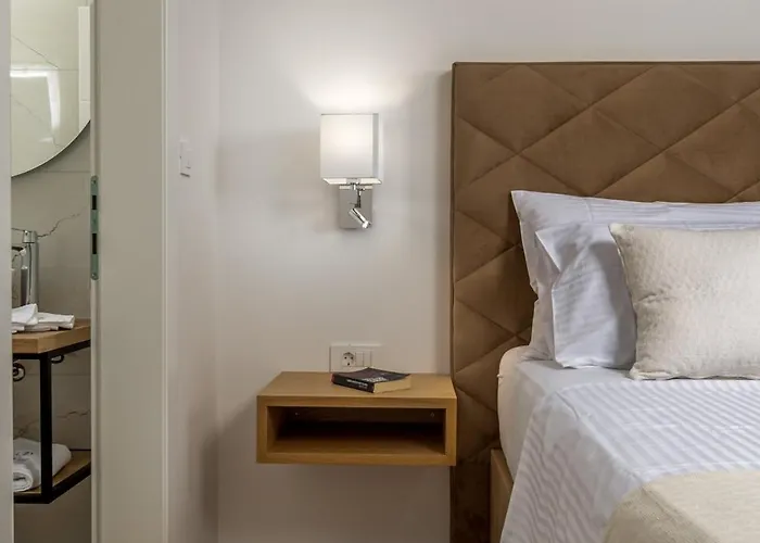 Royal Stone With Pool, 350m From Villa Jezera