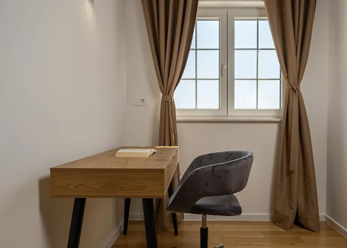 Royal Stone With Pool, 350m From Villa