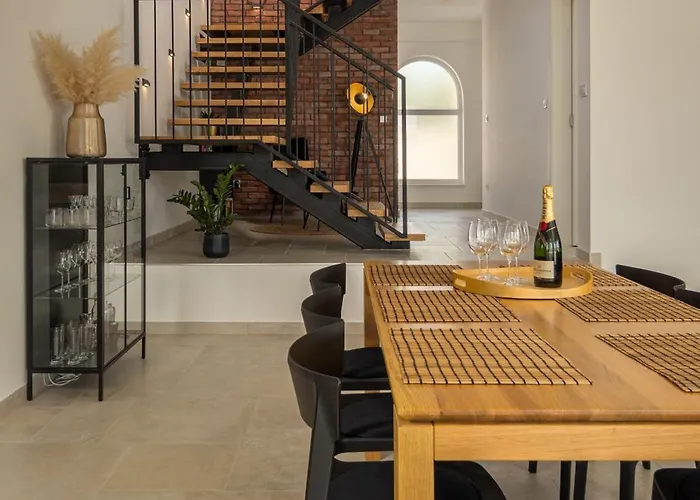 Villa Royal Stone With Pool, 350m From