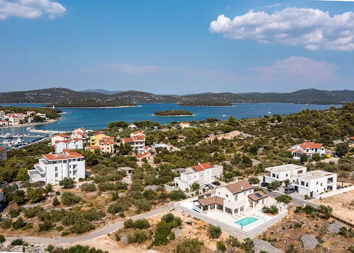 Royal Stone With Pool, 350m From *