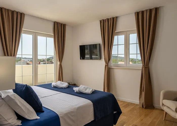 Royal Stone With Pool, 350m From Jezera