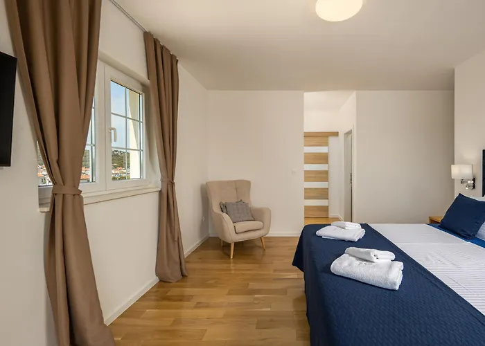 Villa Royal Stone With Pool, 350m From