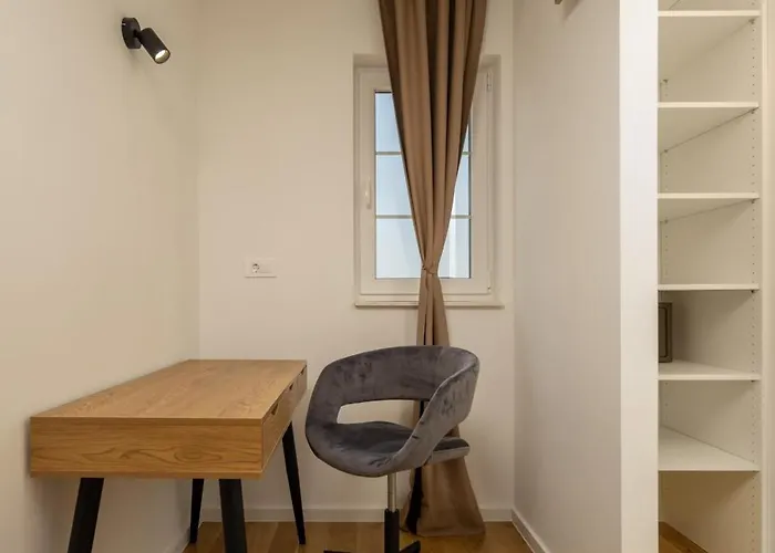 Villa Royal Stone With Pool, 350m From Jezera