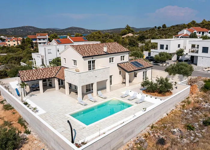 Royal Stone With Pool, 350m From * Jezera